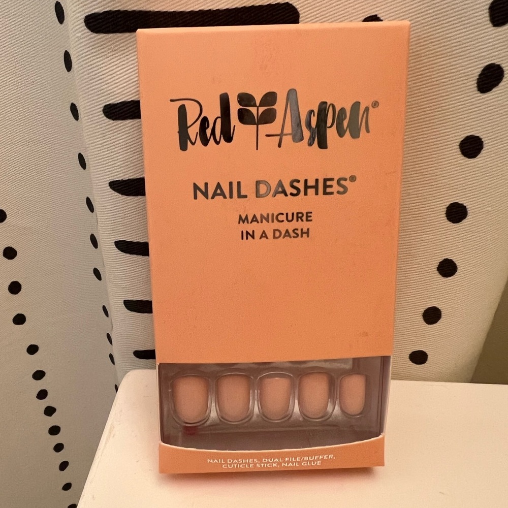 Red Aspen Nail Dashes